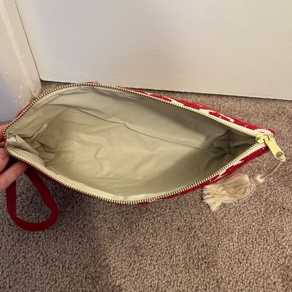 Red & White Geometric Stitched Pattern Enchante Accessories Clutch Tassel Strap - Picture 9 of 11